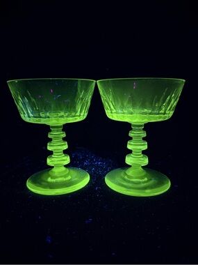 Tiffin Williamsburg UV Reactive 4.5” Stemmed Tall Sherbet Dishes